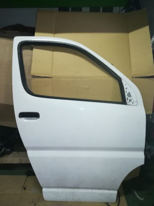 Porta frente direita toyota hiace branca