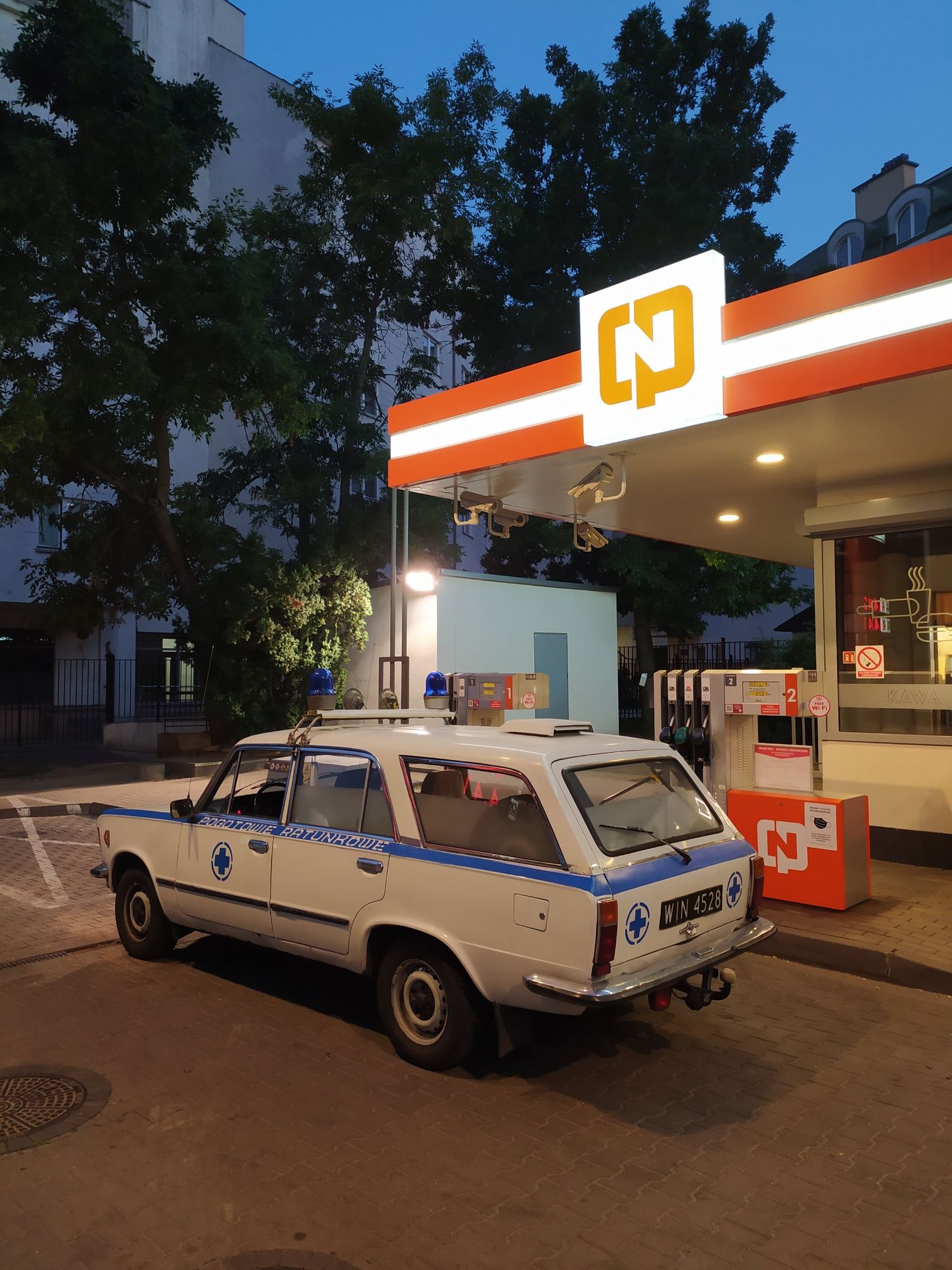 Wynajem Samochody PRL, Żuk, 125p, Polonez, Wartburg, karetki..