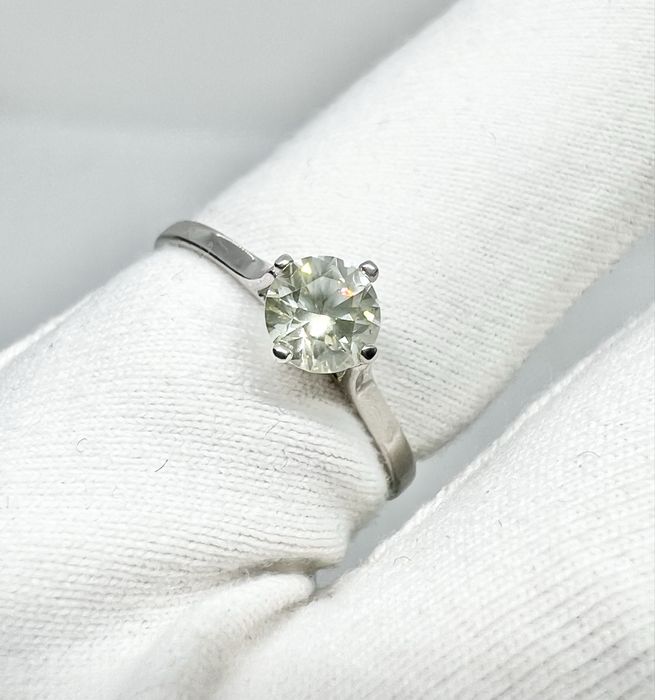 Золота каблучка з натуральним діамантом 0.55 карат.