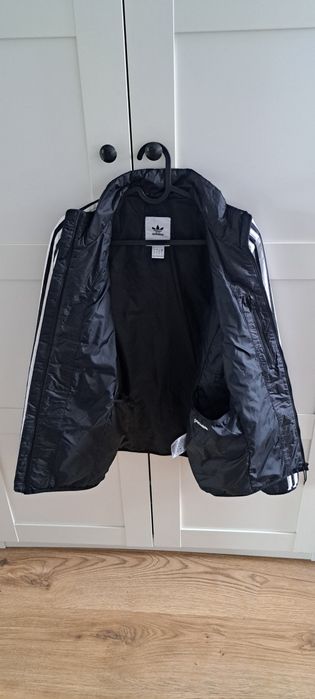 Kurtka Adidas.    .
