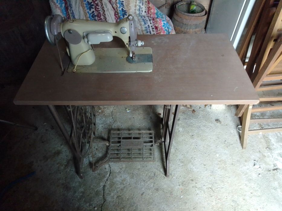 Máquina Costura Antiga GUNE
