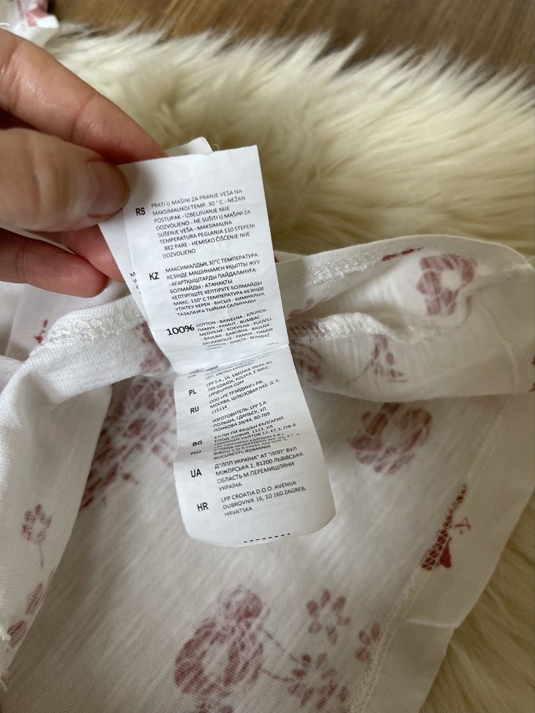 Sinsay biała bawełniana krótka bluzka koszula crop top w kwiatki S