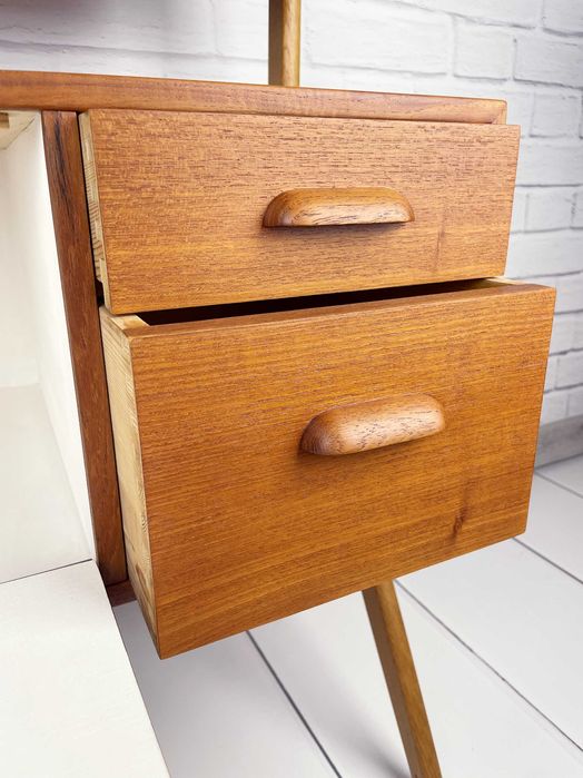 Piękna duńska toaletka z lat 60 – po renowacji, Mid-Century – komoda