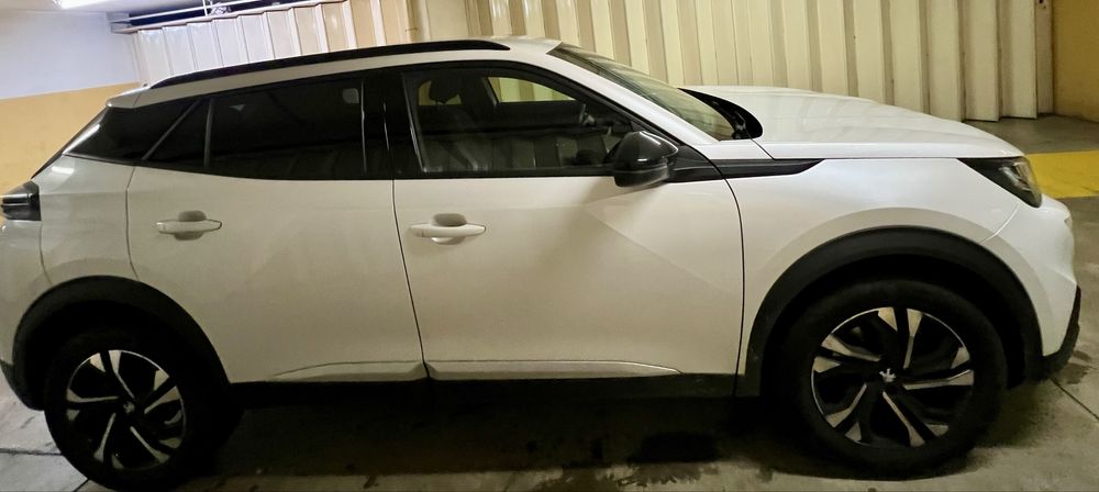 Peugeut 2008 / 1.2 puretech Allure /38.500 km / 2022