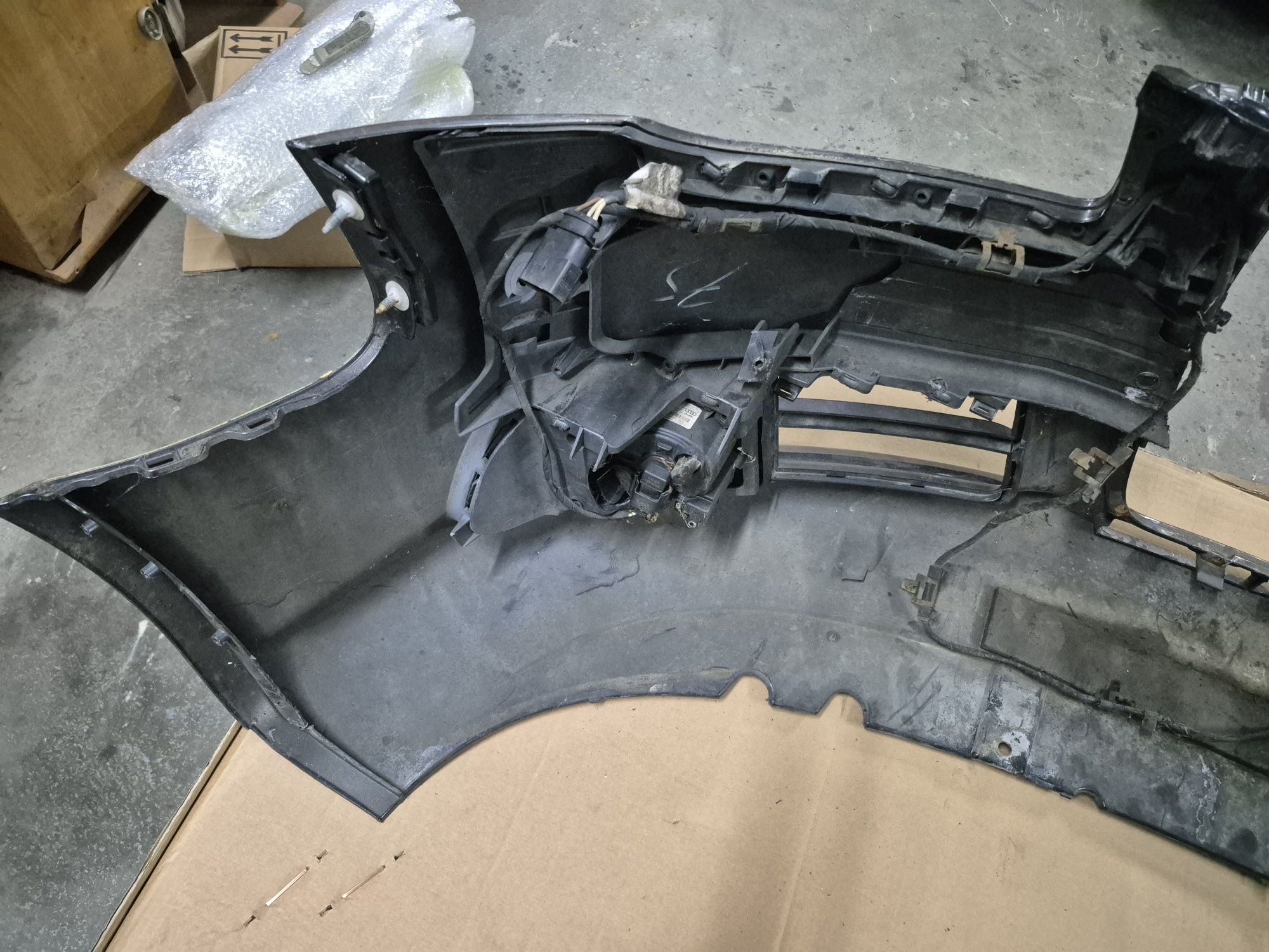 Zderzak przedni audi a4b7 s-line LZ7L