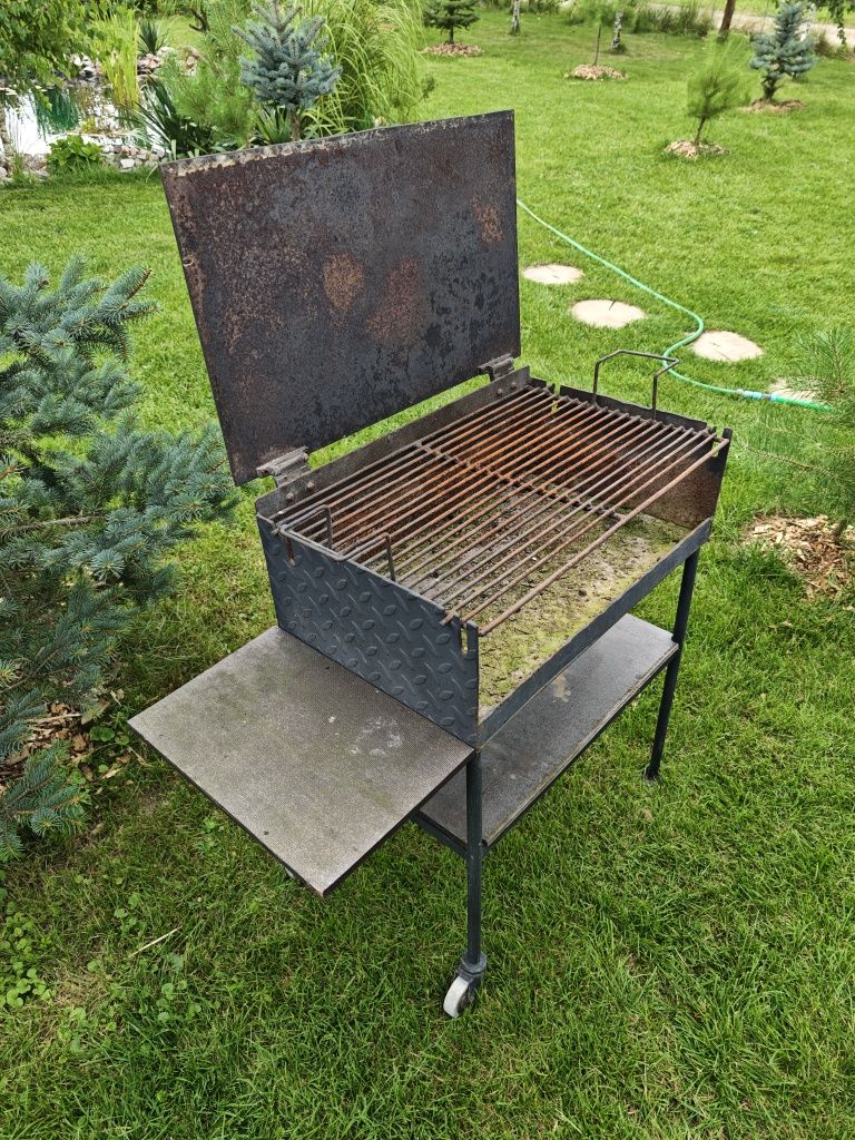 Grill robiony  na kółkach