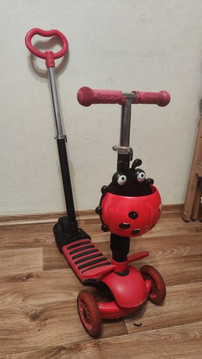 Детский самокат с ручкой