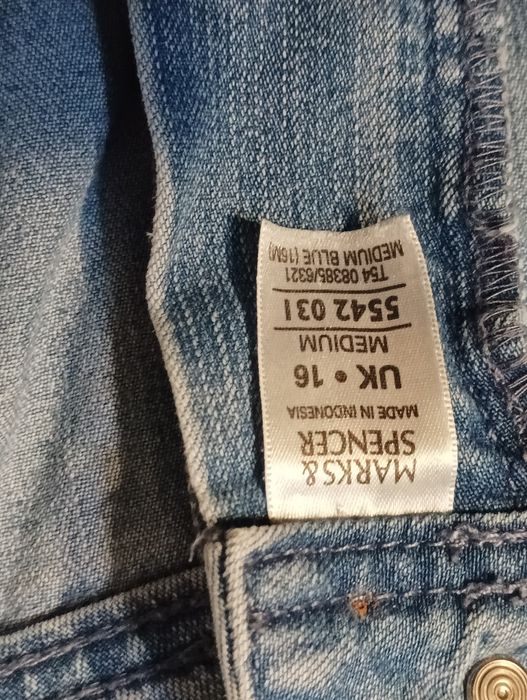 49. Spodnie damskie rozmiar 44 (16) firmy Marks Spencer