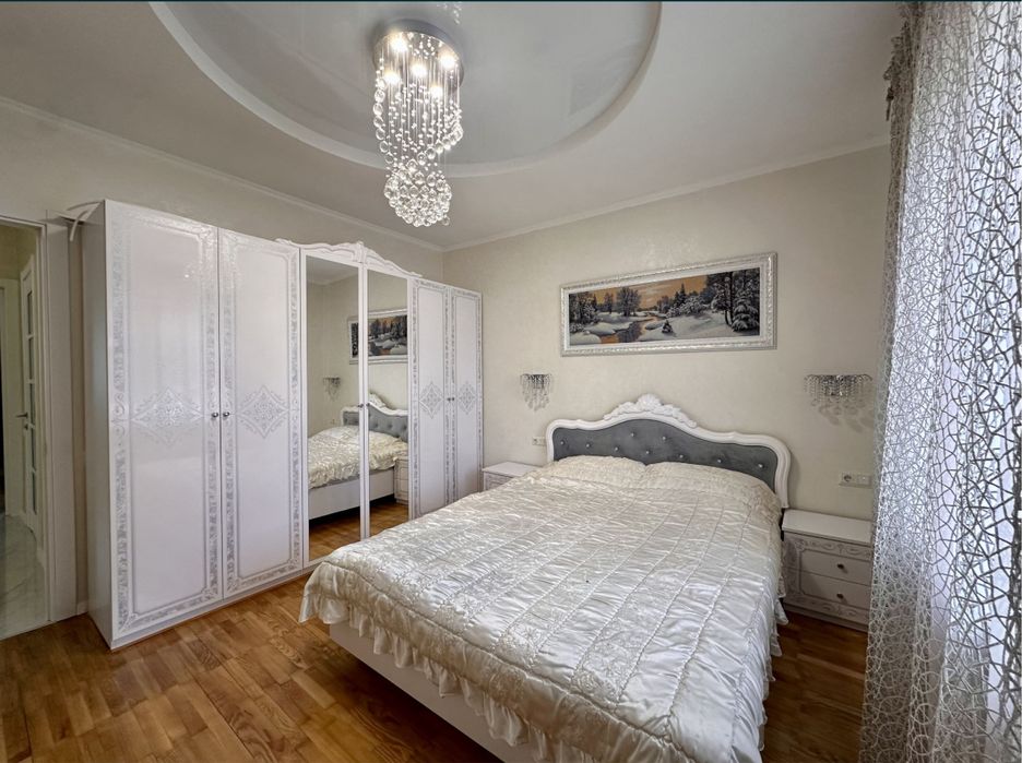 Шикарний маєток Вашої мрії з басейном та ландшафтним дизайном