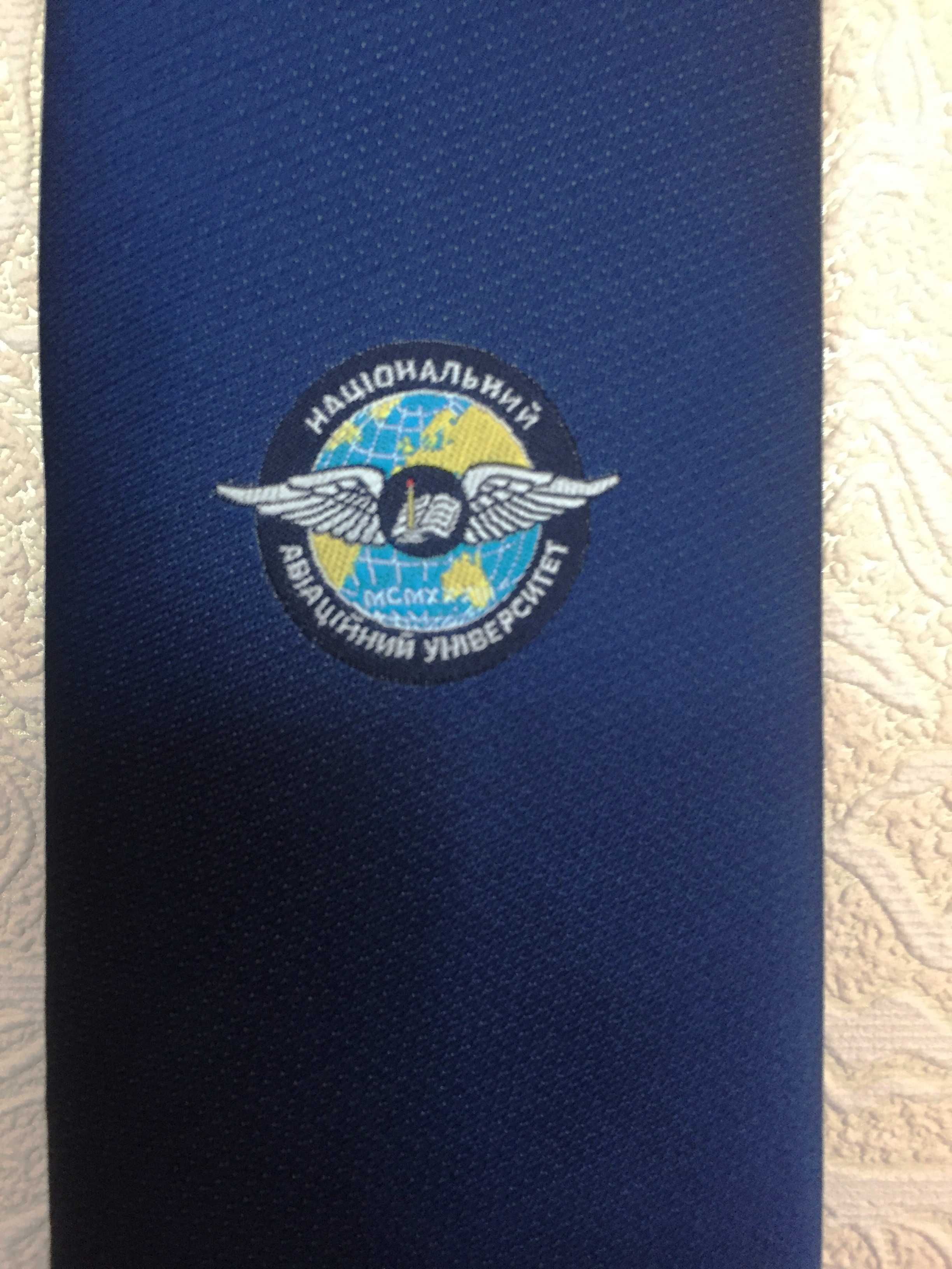 Авиаторам родом из НАУ: новый фирменный галстук альма-матер