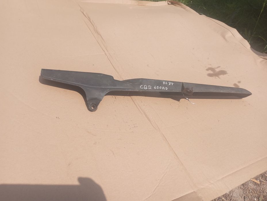 Osłona łańcucha Honda CBR 600 RR PC 17 77 PC17 plastik obudowa k6.31