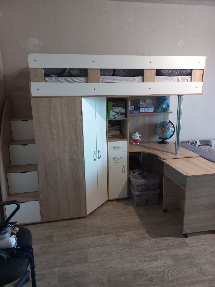 Продаю кровать чердак для школьника с ортопедическим матрасом.