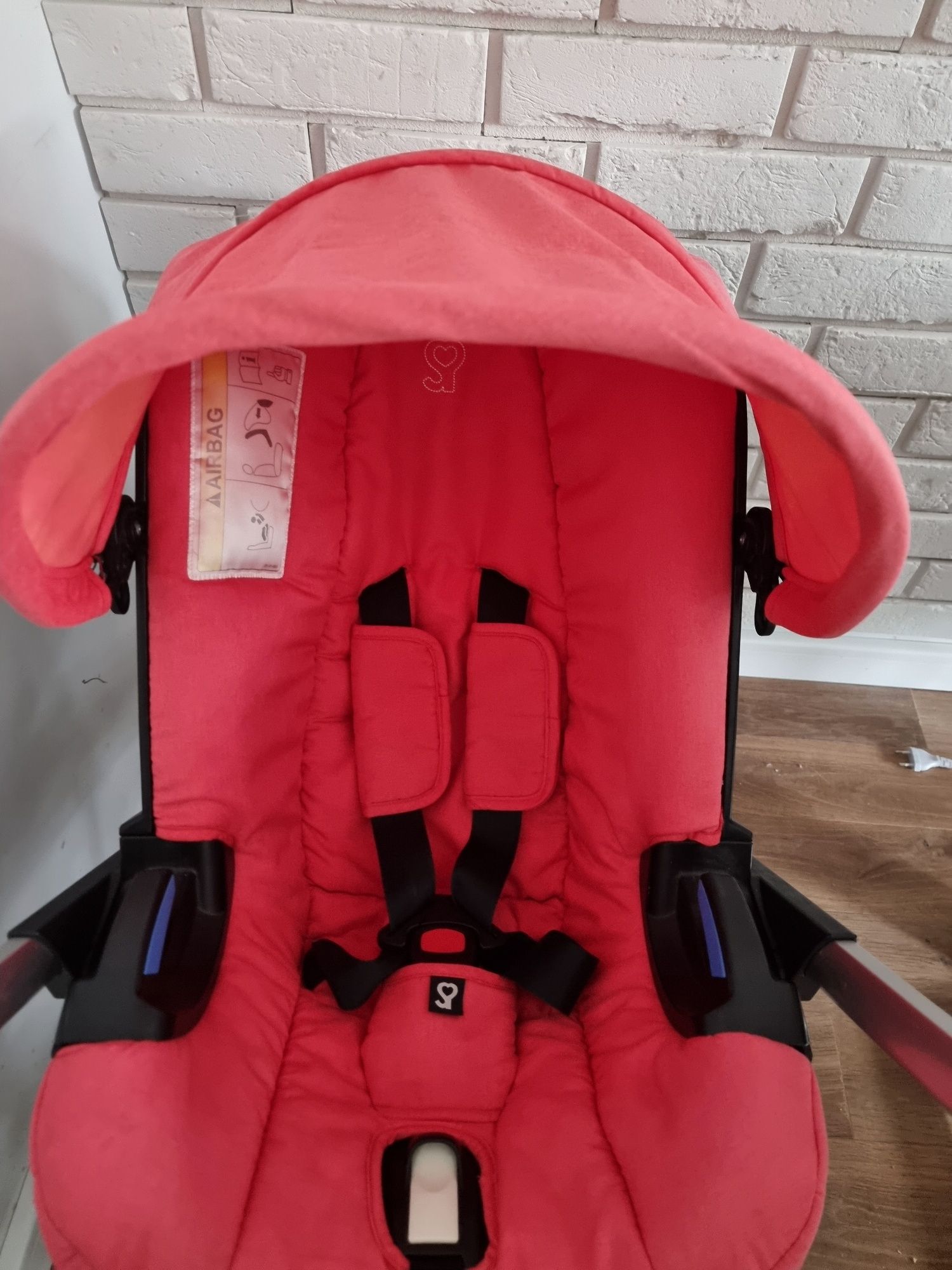 Wózek Doona z bazą isofix + akcesoria