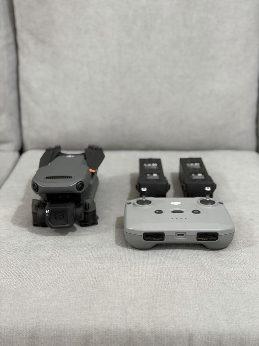 Drone DJI MAVIC 3 CINE c/ 2 baterias extra e hub de carregamento