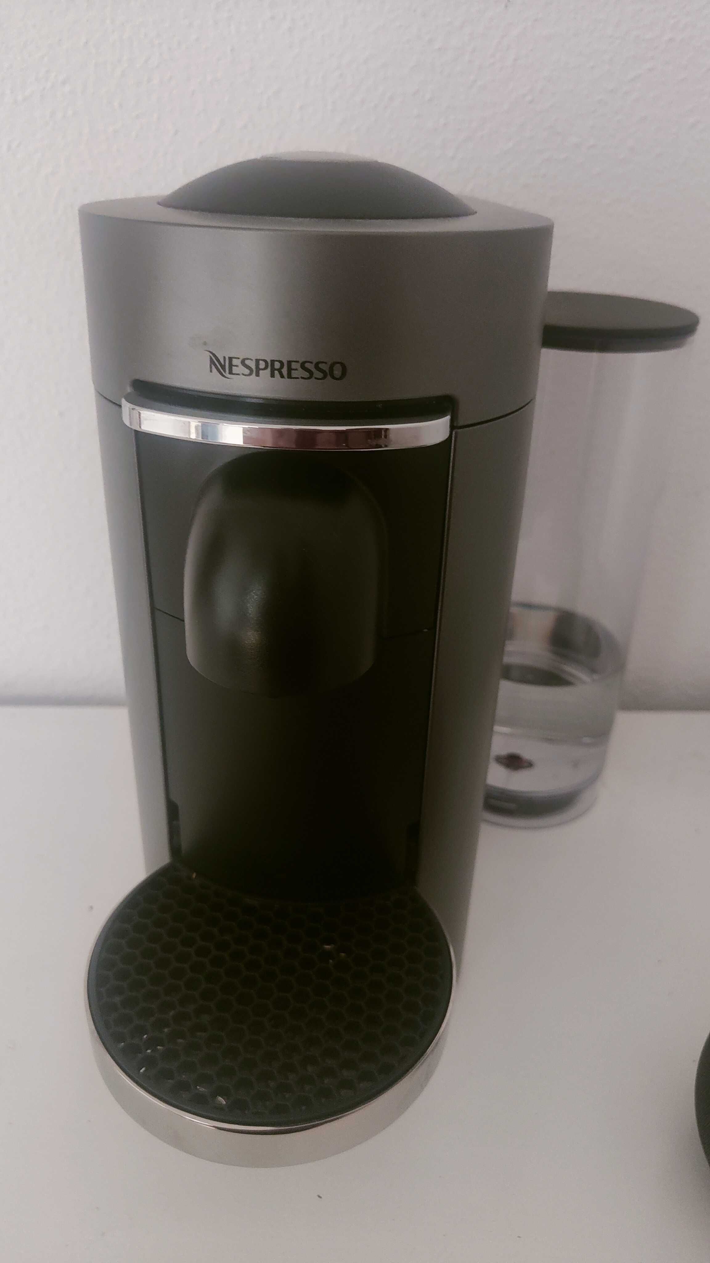 Máquina de café Nespresso Vertuo como nova