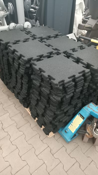 Podłoga gumowa puzzle mobilna mata siłownia