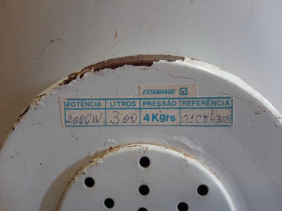 Termoacumulador 300L Ferroli – Ideal para remodelações ou apoio extra