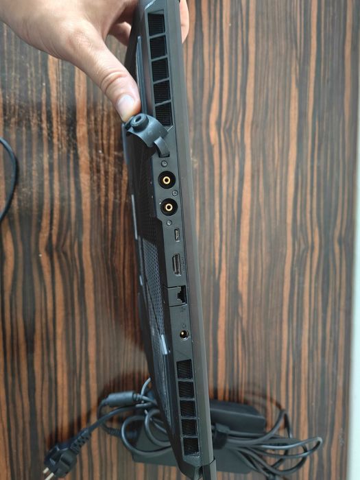 Laptop gamingowy z chłodzeniem wodnym XMG NEO 15 Ryzen 9 3070 Ti 32GB