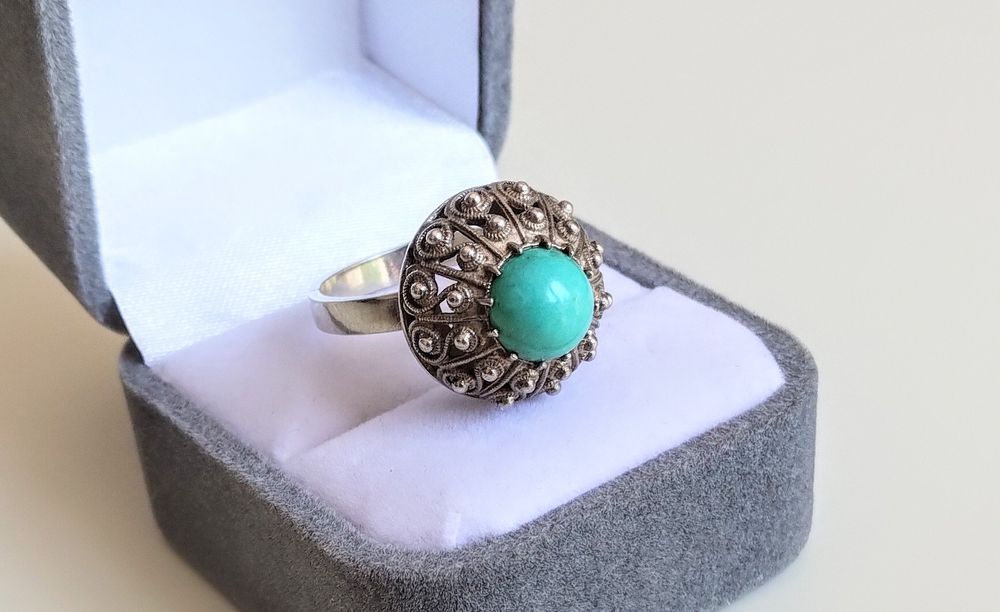 Śliczny srebrny  pierścionek Warmet Poziomka. PRL.