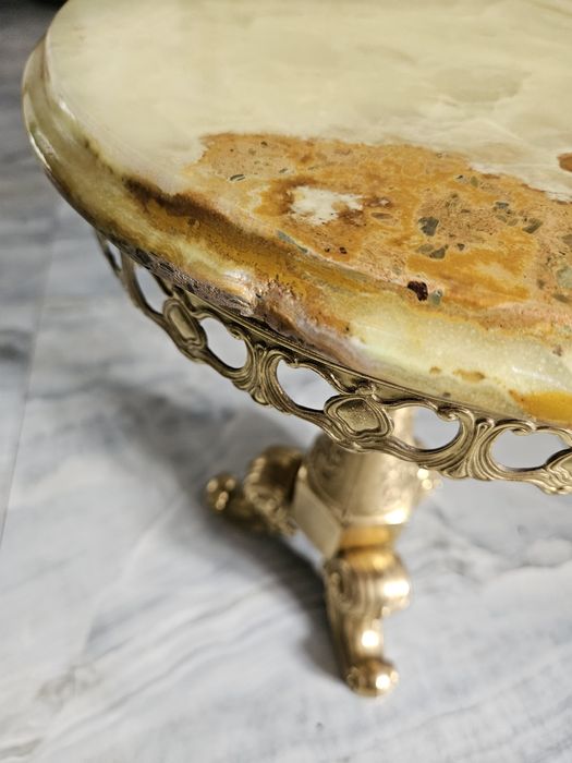 Antyczny stolik kawowy z onyksu  onyksumaly