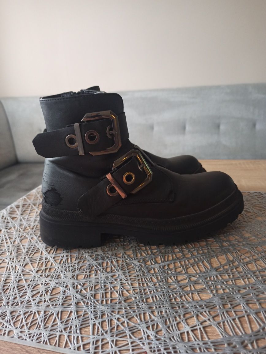 Czarne buty DeeZee rozm. 38