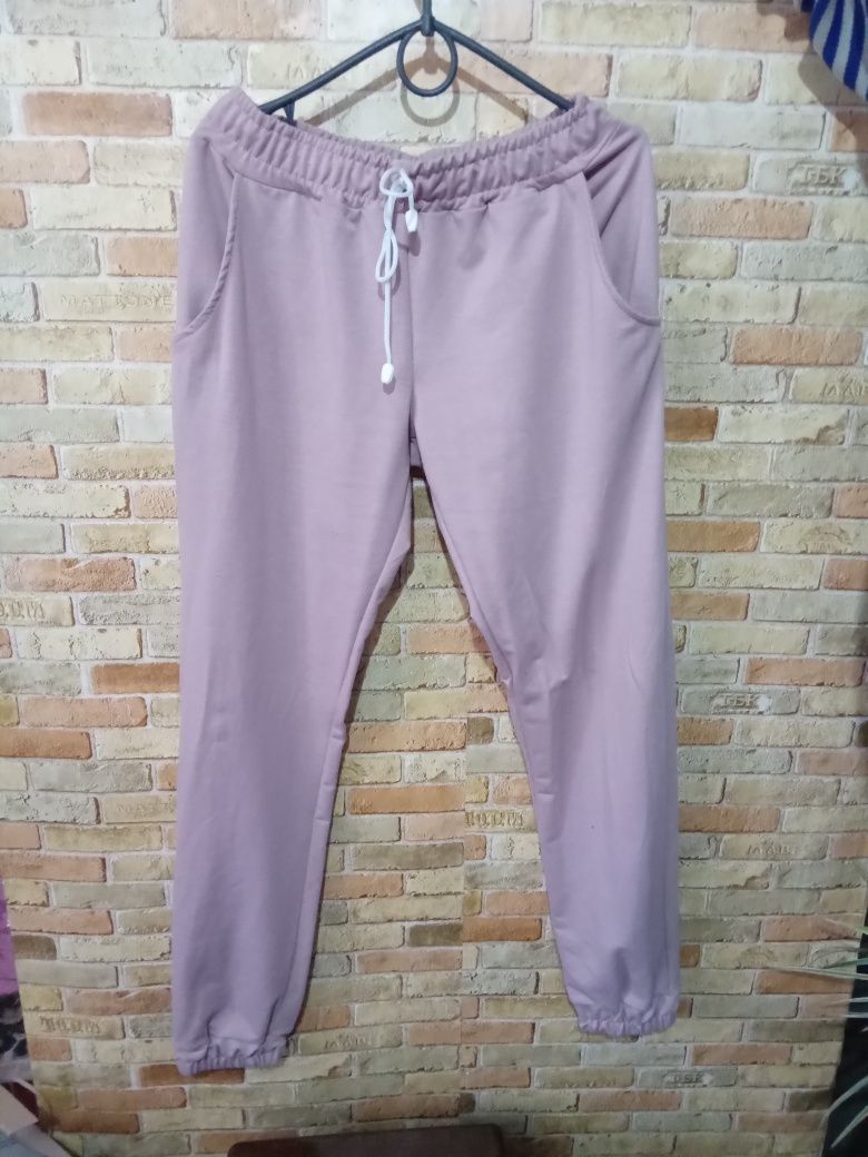 Спортивные штаны,цвет розовий,размер  Л. Цена  200 грн.