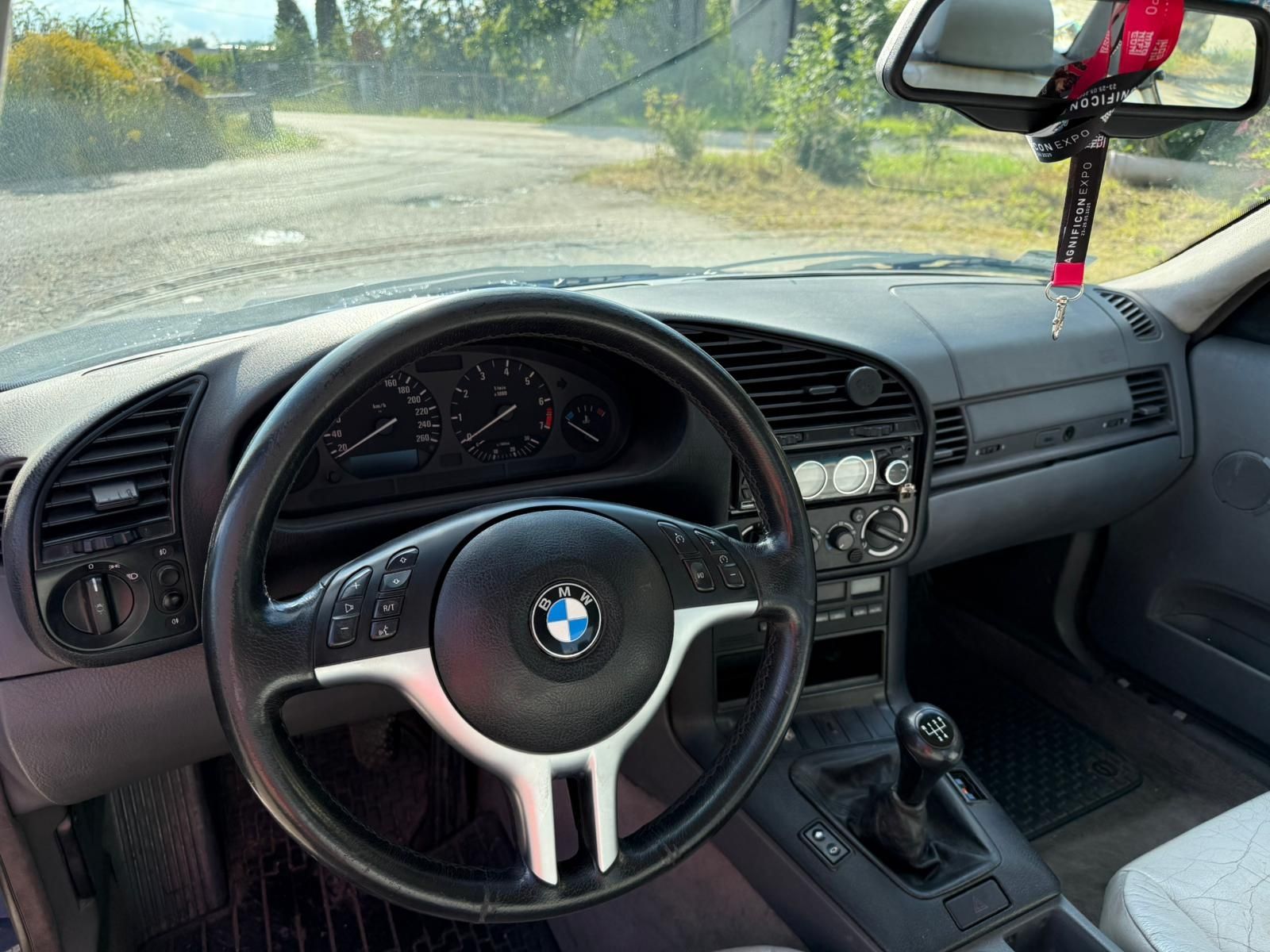 Sprzedam Bmw e36 coupe 1.8is zdrowa