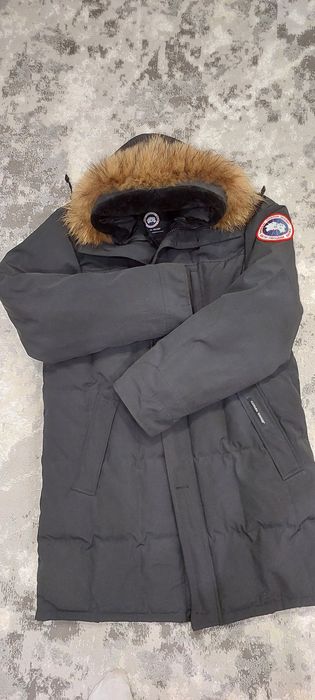 Продам зимнюю мужскую куртку CANADA GOOSE
