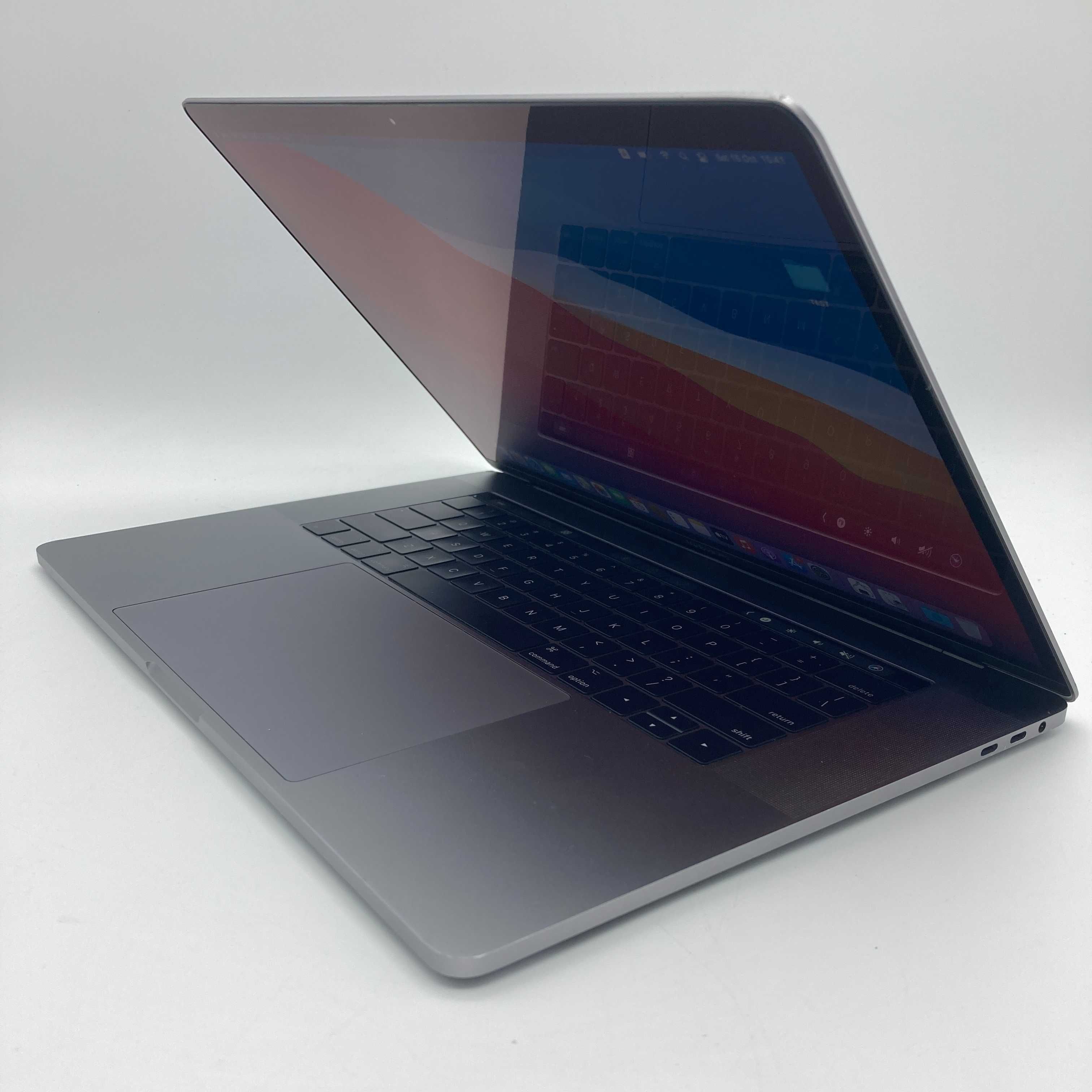 MacBook Pro 15 2017 i7 3.1GHz 16Gb 512Gb R555 376c *3864