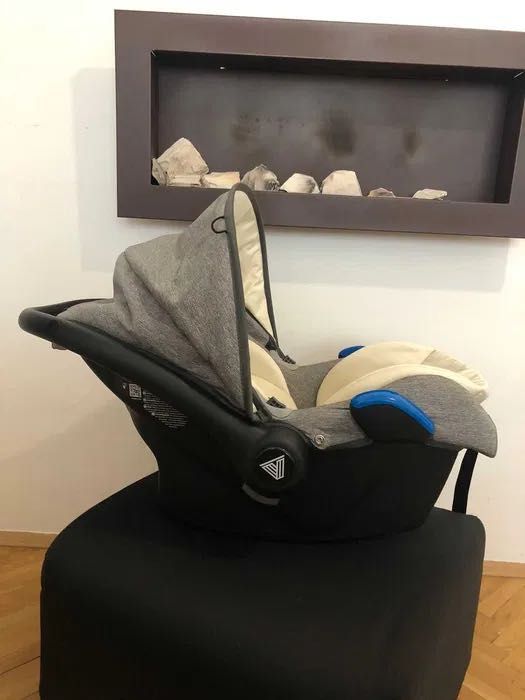 Коляска Invictus V-Plus 2 в 1 з автокріслом