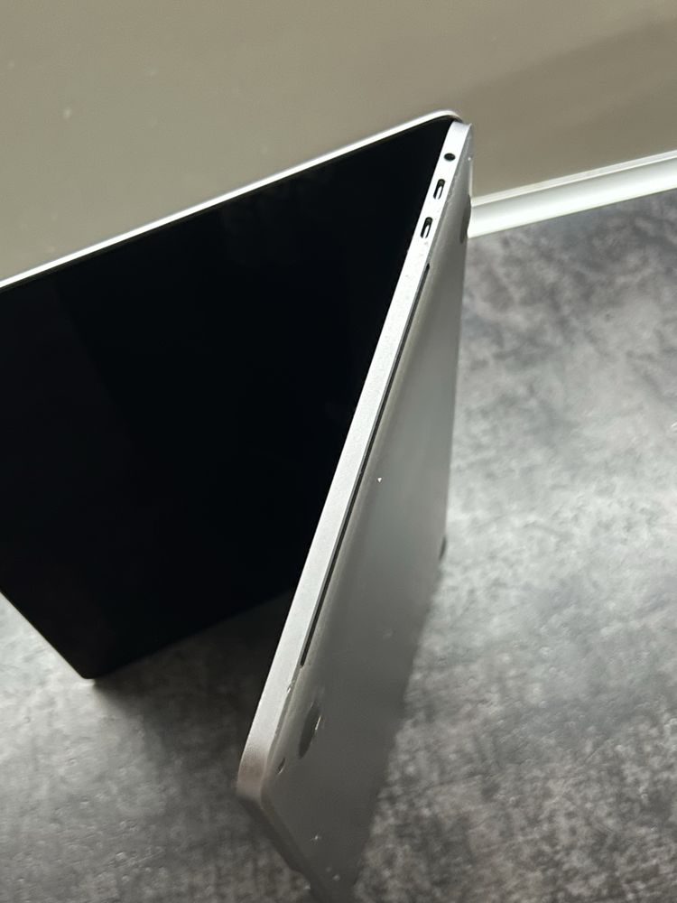 Apple MacBook Pro 13” 2017 A1706 - na scęści
