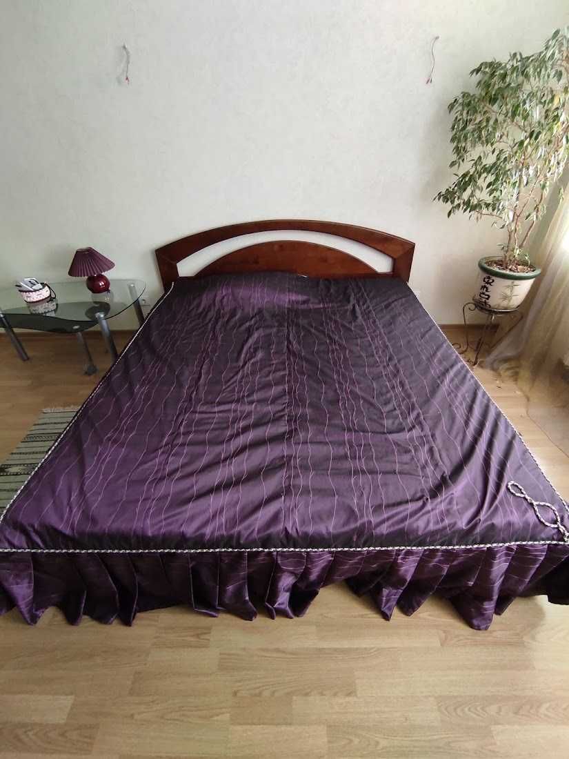 Покрывало для кровати 190х200 см фиолетовое + 3 подушки декоративные