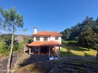 Moradia com quatro quartos com piscina em Romarigães Paredes de Coura