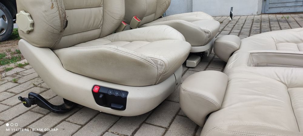 Fotel Fotele Zestaw Grzane Skóra Wersja Angielska Skoda SuperB 2004 r