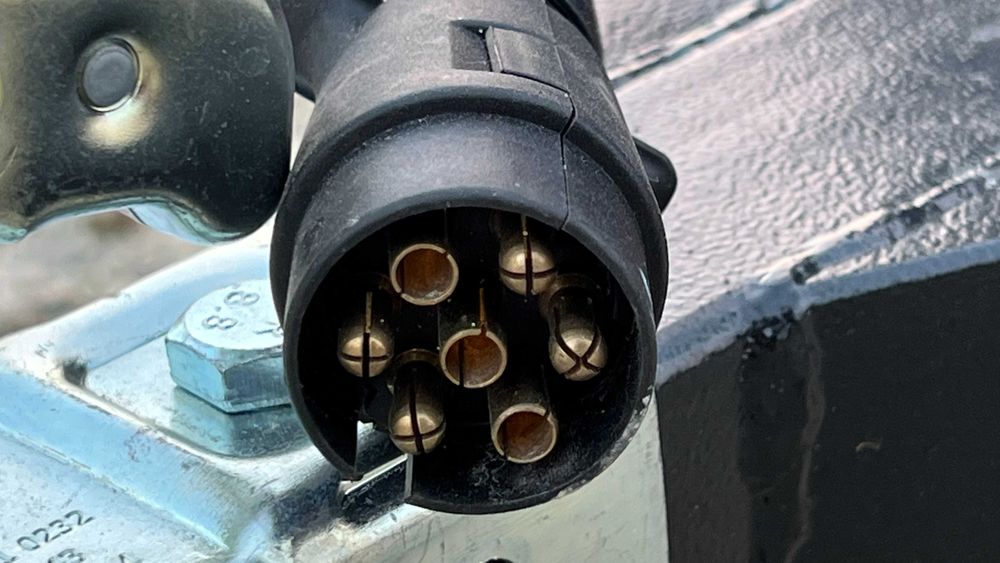 Продам прицепчіп до легкового авто 1,7 х 1,2м борт 60см  фанера