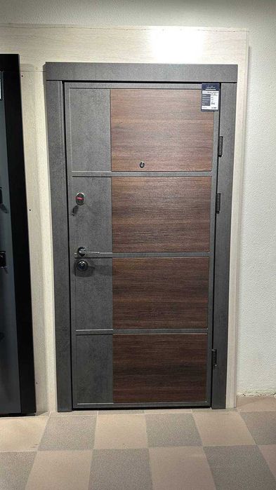 Вхідні двері в квартиру РОЗПРОДАЖ!