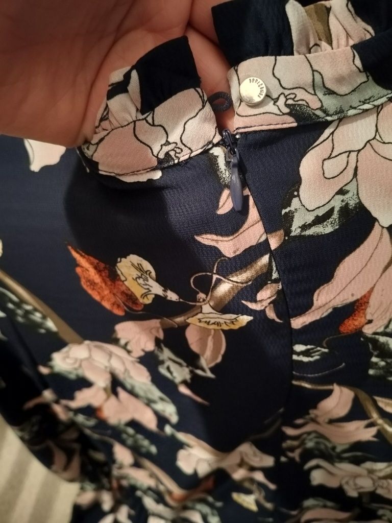 Sukienka w kwiaty