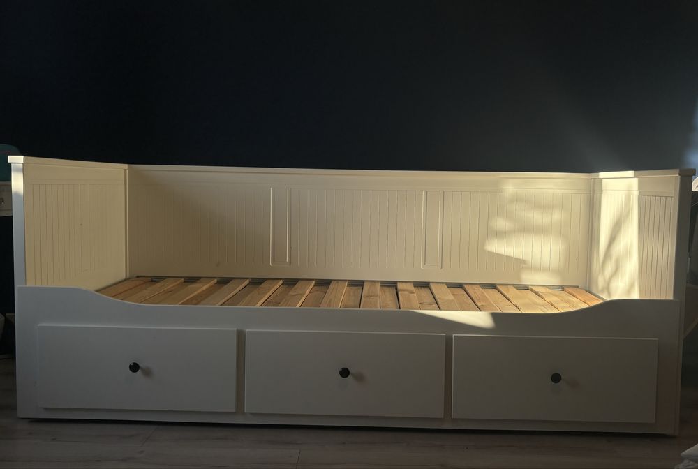 białe łóżko ikea
