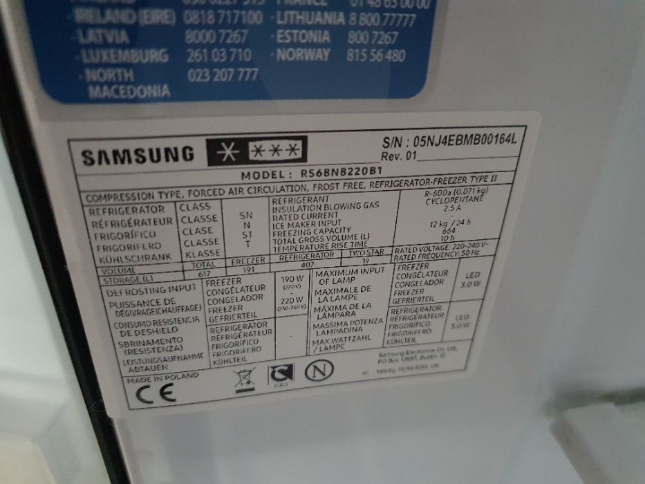 Lodówka side by side Samsung RS68N8220B1