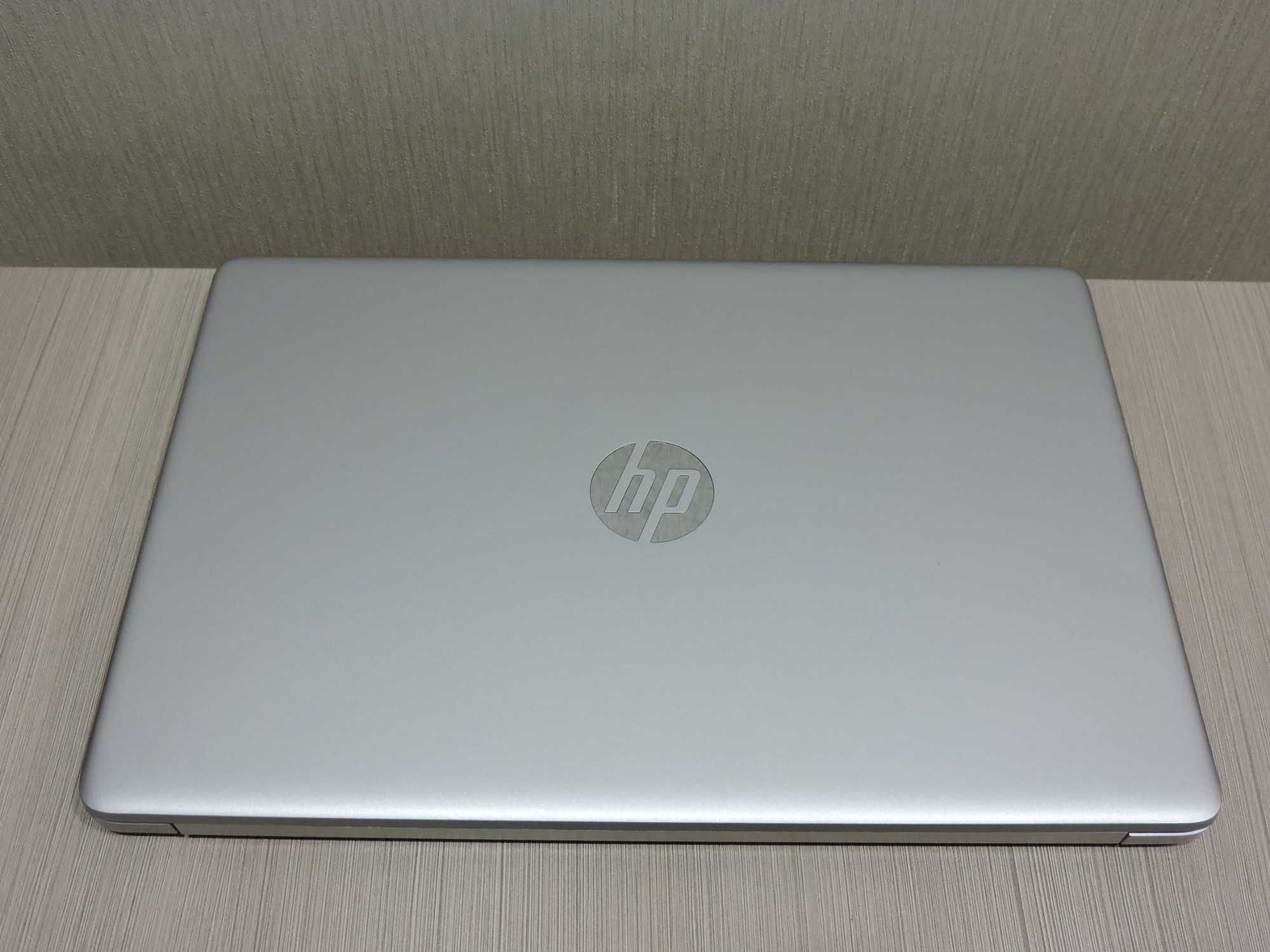 Hewlett-Packard/15.6"/Core i3 1115G4/8GB/SSD 256/UHD