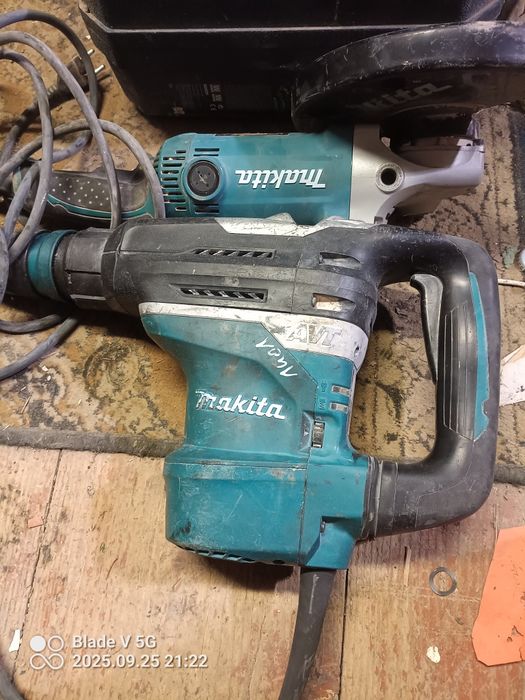 Makita HR 4013C i GA9050