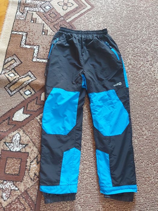 Лижні штани для хлопчика.
Штани фірми WOLF ( на вік 7/8 ро