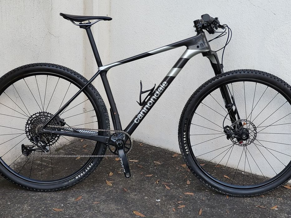 999€
Cannondale FSI carbon
Lefty acho
Transmissão 1x12 SRAM
Travões de