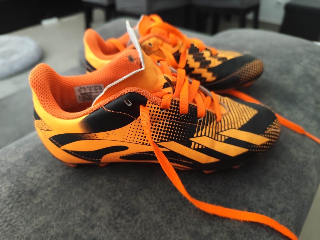 Chuteiras Adidas n°33 - Abrantes