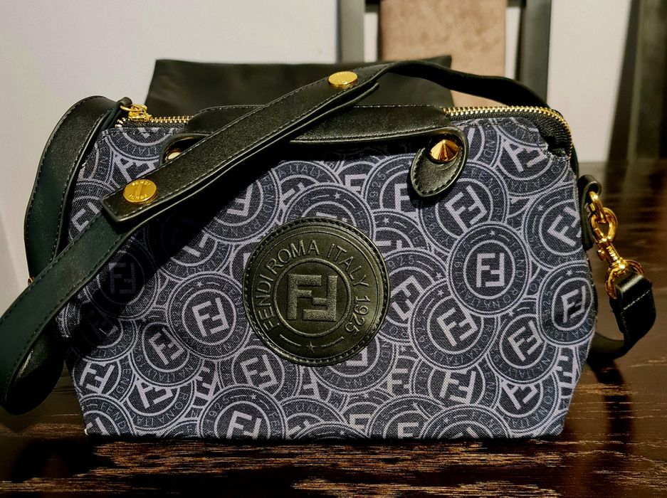 Torebka Fendi do ręki na ramię materiałowa  monogram granatowa jeans