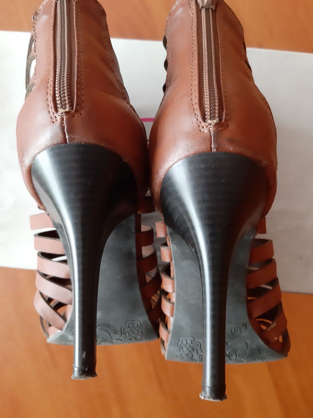 Buty sandały szpilki brązowe Graceland Deichmann r. 38