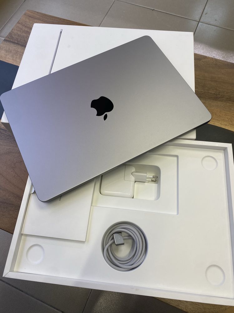 Ноутбук MacBook Air 13" M2 16/256GB/8CPU/8GPU Space Grey (MC7U4) 2024