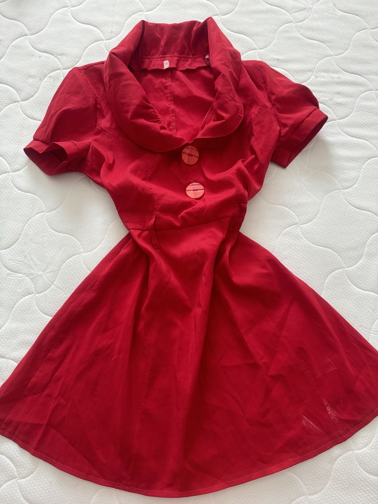 Червоний сарафан, червона сукня з широким модним коміром