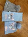 Dois gorros e um cachecol do stich
