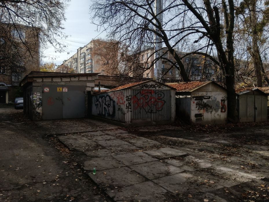 Сдам широкий капитальный гараж в хорошей локации